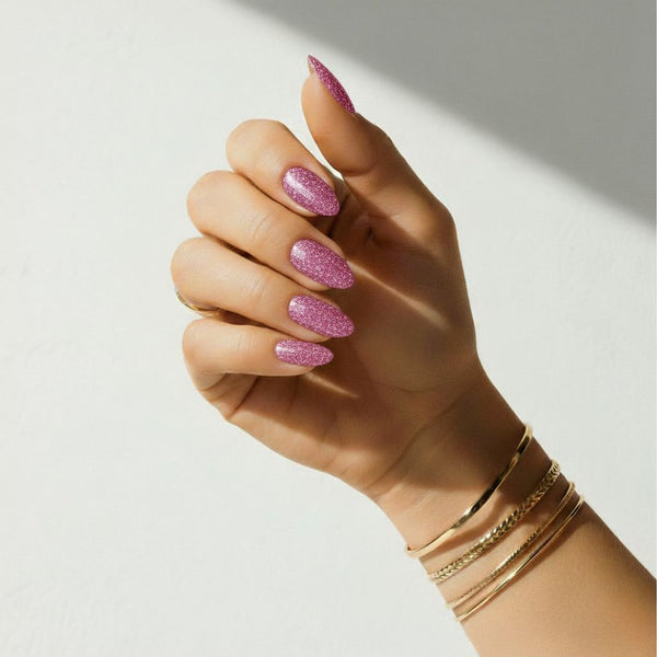 Glitter Bug (لفافات أظافر غير مرئية بالأشعة فوق البنفسجية)