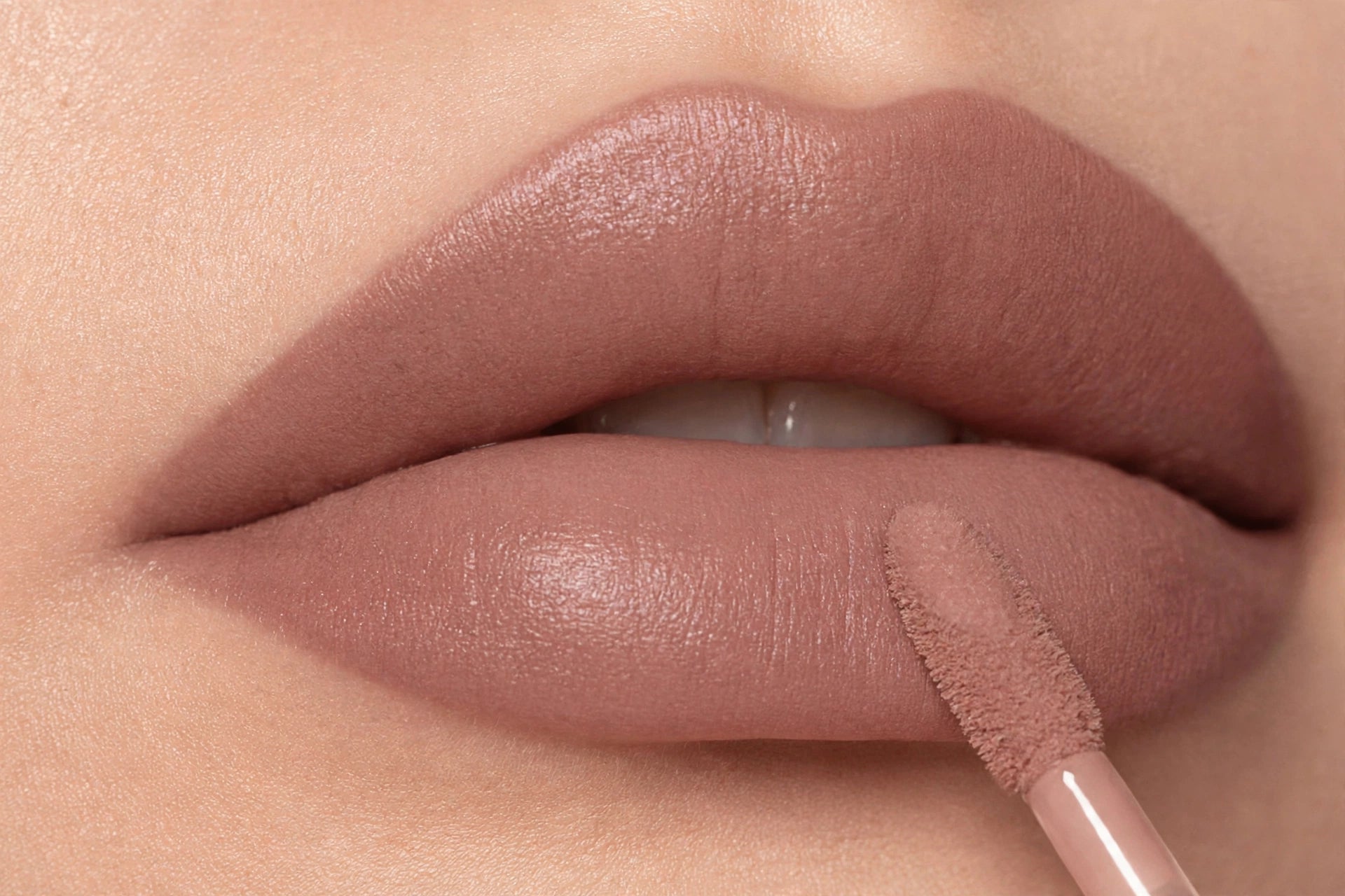 أحمر شفاه LuxMatte يدوم 24 ساعة